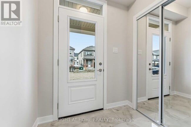 290 Les Emmerson Dr in Ottawa, ON - Building Photo - Building Photo