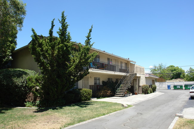 5634 Hoffman Ct in San Jose, CA - Foto de edificio - Building Photo