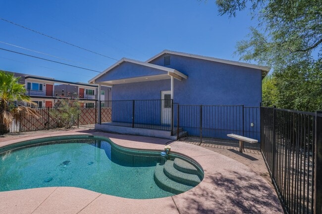 property at 821 E Mabel St