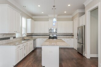 8724 Kempwood Dr in Houston, TX - Building Photo - Building Photo