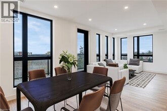 4390 Hillview Dr in Beamsville, ON - Building Photo - Building Photo