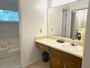 903 Forest Pointe Way in Jonesboro, GA - Foto de edificio - Building Photo