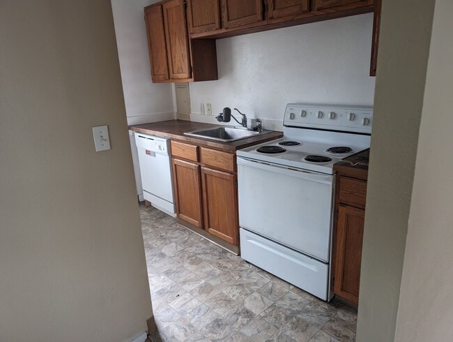 7238 SE Crystal Springs Blvd in Portland, OR - Building Photo - Building Photo