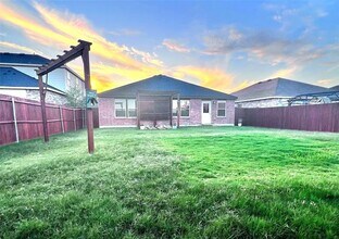 1221 Rivers Creek Ln in Little Elm, TX - Foto de edificio - Building Photo