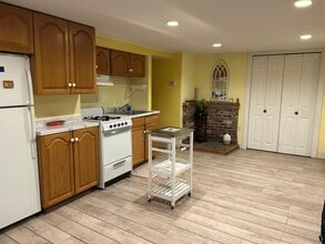 8B Springfield Ct, Unit 8 B in Rockport, MA - Foto de edificio - Building Photo