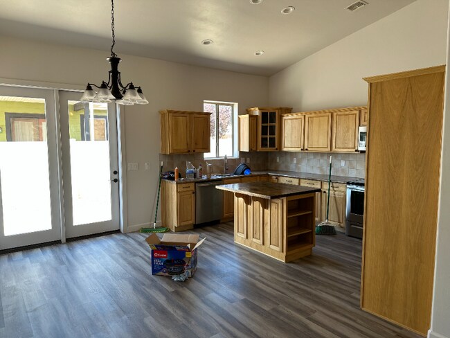 1034 E Adams St in Snowflake, AZ - Foto de edificio - Building Photo