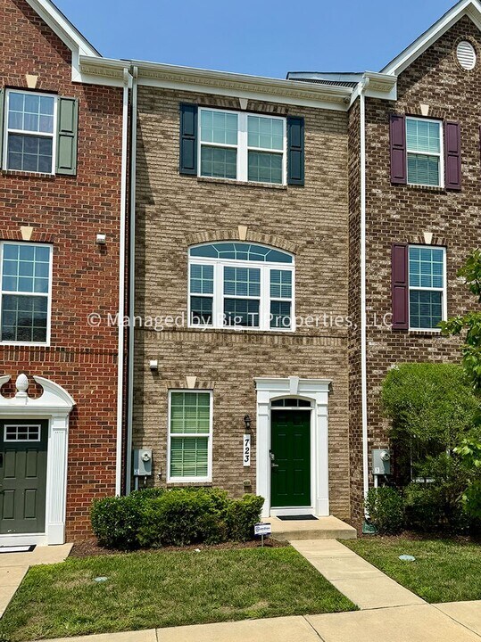 723 Sky Bridge Dr in Upper Marlboro, MD - Building Photo