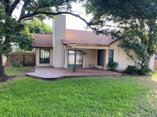 2207 Warfield Way in Austin, TX - Building Photo - Building Photo