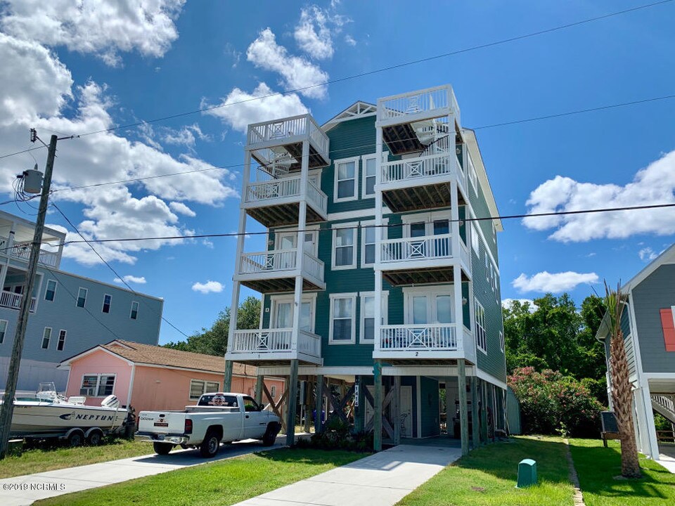1414 Bowfin Ln in Carolina Beach, NC - Building Photo