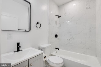 5855 Larchwood Ave in Philadelphia, PA - Building Photo - Building Photo