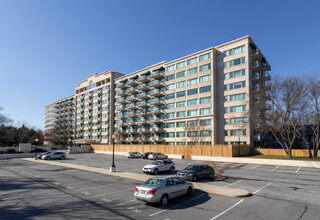 Whitley Park in Bethesda, MD - Foto de edificio - Building Photo