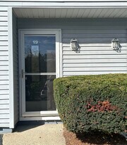 1 Beaver Brook Rd in Danbury, CT - Building Photo