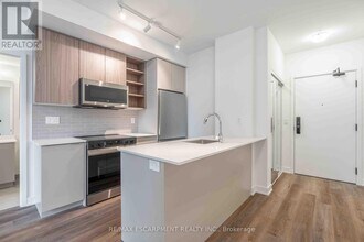 2075 Lakeshore Rd. in Burlington, ON - Building Photo - Building Photo
