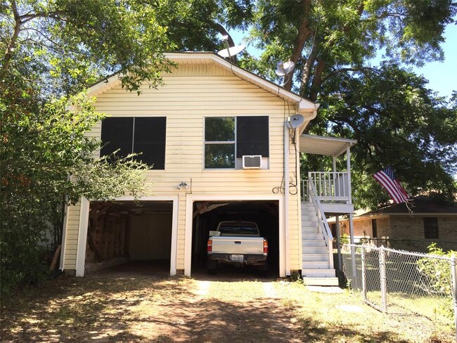 500 W 6th St in Brenham, TX - Building Photo - Building Photo