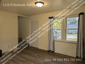 1318 N Burbank Ave in Rockford, IL - Building Photo - Building Photo