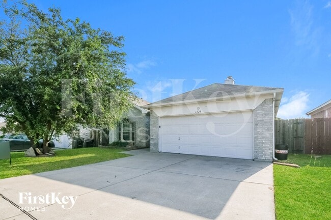 10240 Dawson Trail in Fort Worth, TX - Building Photo - Building Photo