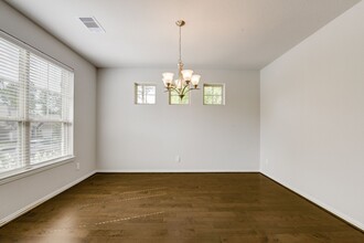 411 Grace Rdg Dr in Willis, TX - Foto de edificio - Building Photo