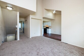 Bryant Manor in Kansas City, KS - Building Photo - Interior Photo