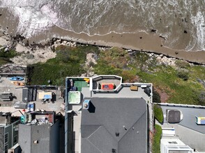 6555 Del Playa Dr in Isla Vista, CA - Building Photo - Building Photo