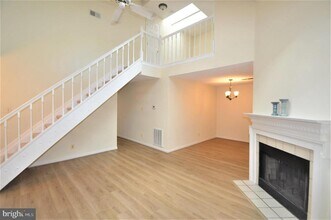 12109 Green Ledge Ct in Fairfax, VA - Building Photo - Building Photo