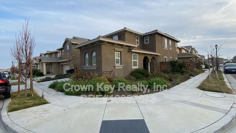 1508 Oliveira in Mountain House, CA - Building Photo