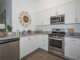 The Junction at Wagon Wheel in Oxnard, CA - Building Photo