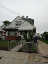2 Pinecrest Rd in Jersey City, NJ - Building Photo