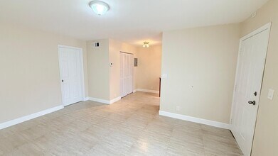 607 NE 29th Dr in Wilton Manors, FL - Building Photo - Building Photo