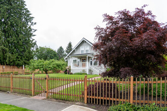 Lockshire Condominiums in Kirkland, WA - Building Photo - Building Photo