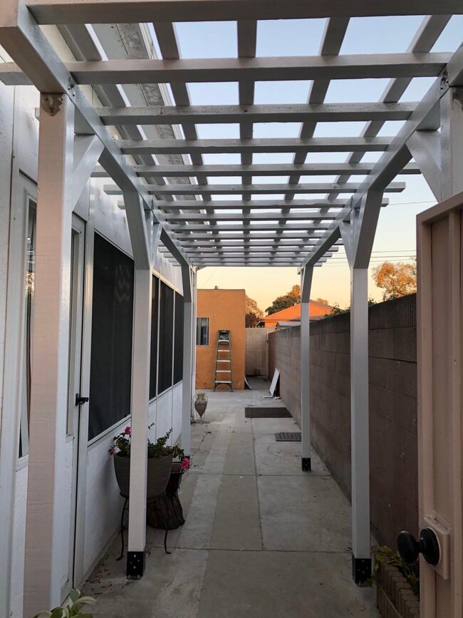 2536 Delta Ave, Unit A in Long Beach, CA - Foto de edificio - Building Photo