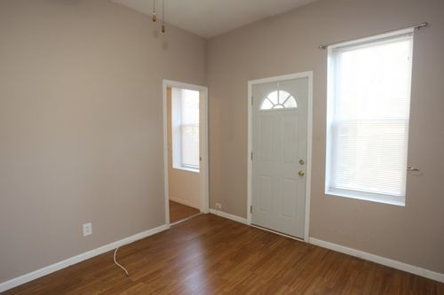2442 W Iowa St-Unit -1R in Chicago, IL - Building Photo - Building Photo