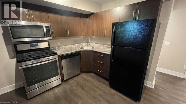 4 1/2 Ottawa St N in Hamilton, ON - Building Photo - Building Photo