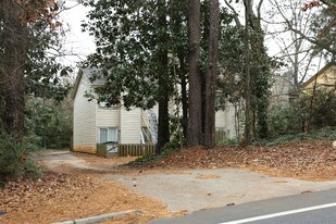 1328 Old Roswell Rd in Roswell, GA - Building Photo