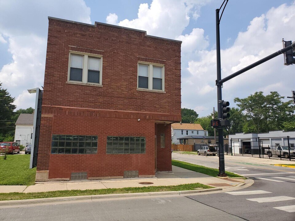 10008 S Michigan Ave in Chicago, IL - Building Photo