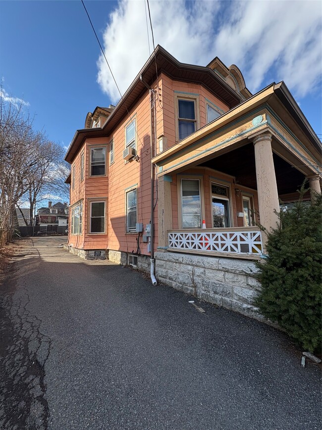 121 Oak St in Binghamton, NY - Building Photo - Building Photo