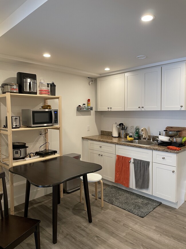 732 16th Ave, Unit Master bedroom in San Francisco, CA - Building Photo - Building Photo