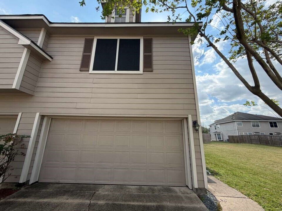 6055 Yorkglen Manor Ln in Houston, TX - Building Photo