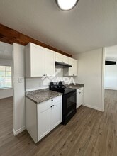 6115 Frio Valley Dr in San Antonio, TX - Foto de edificio - Building Photo