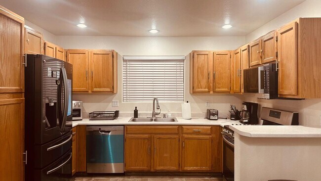 6012 Ghost Town Trail in Las Vegas, NV - Building Photo - Building Photo
