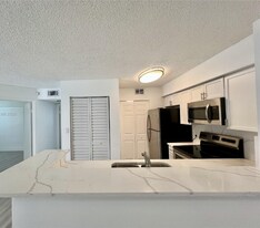 650 S Park Rd in Hollywood, FL - Building Photo