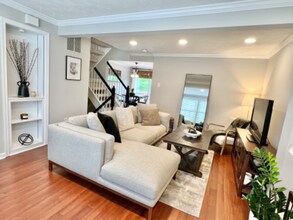 7821 Edmunds Way in Elkridge, MD - Building Photo - Building Photo