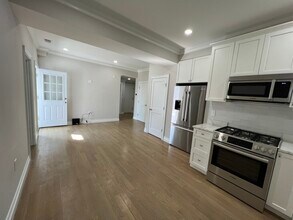 11 Mount Hood Rd, Unit Mount Hood Rd in Boston, MA - Building Photo - Building Photo