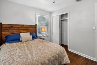 731 20th St NW in Largo, FL - Foto de edificio - Building Photo