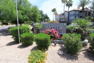 2025 E Campbell Ave in Phoenix, AZ - Building Photo