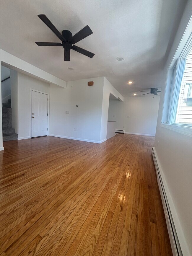 33 Appleton St, Unit 2 in Everett, MA - Building Photo - Building Photo