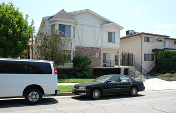 468 E Cypress Ave in Burbank, CA - Building Photo - Building Photo