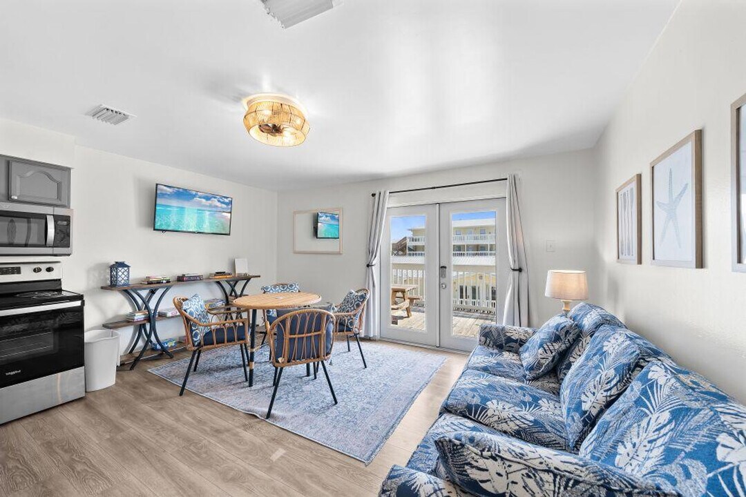 1118 W Beach Blvd in Gulf Shores, AL - Foto de edificio