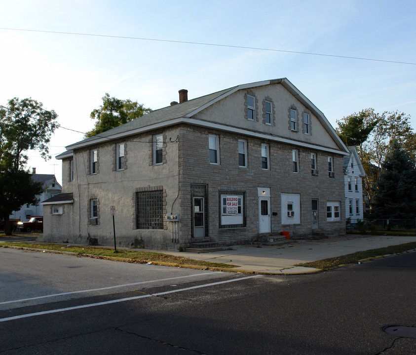 694-698 N Delaware St in Paulsboro, NJ - Building Photo