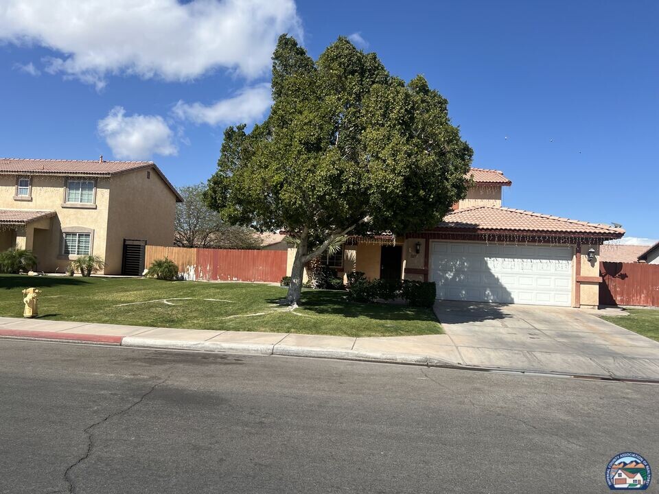 1217 E 5th St in Calexico, CA - Foto de edificio