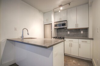 273 Leonard St in Brooklyn, NY - Building Photo - Building Photo